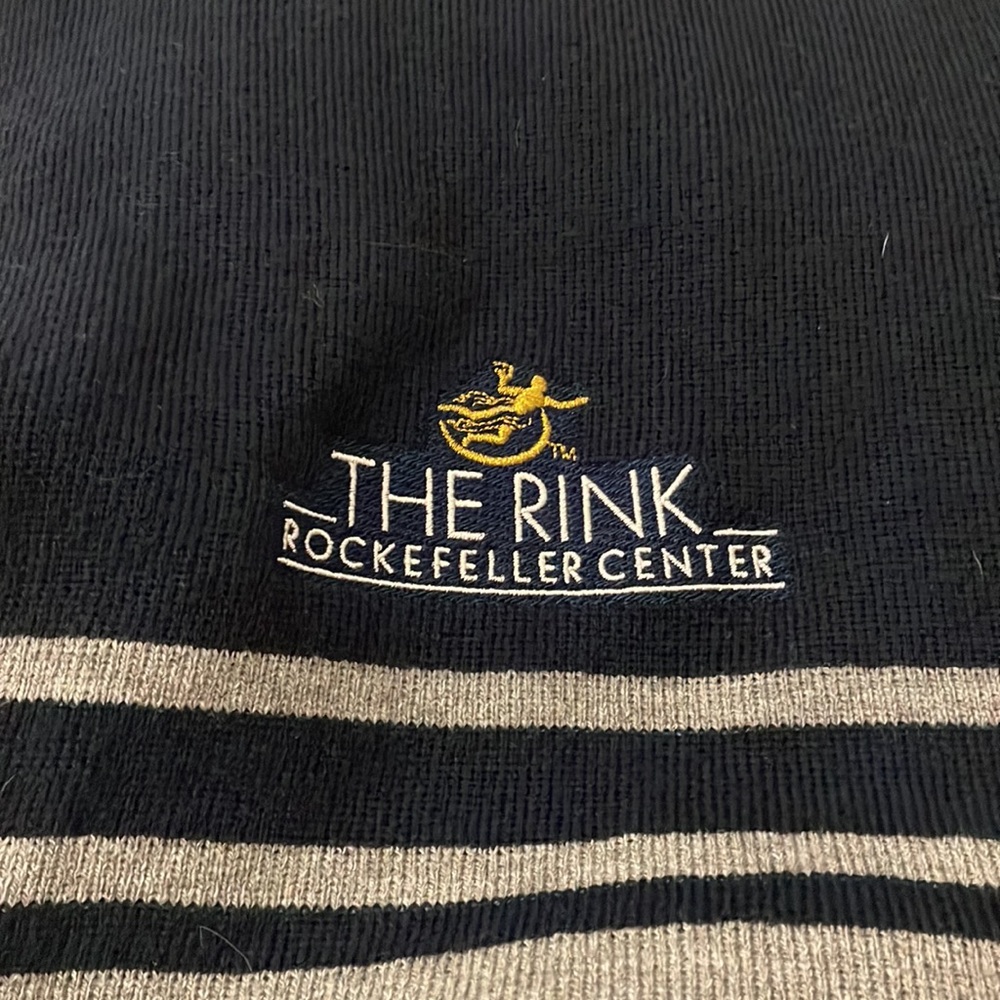 The Rink at Rockefeller Center knit scarf - Picture 3 of 3